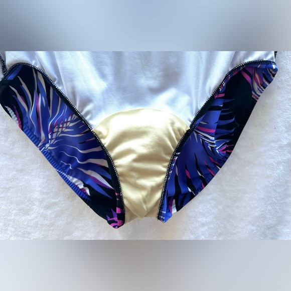 NWOT Swimwear/Floral Plunge Neckline Rich Flattering/Fully Lined Solutions Swim - Picture 4 of 7